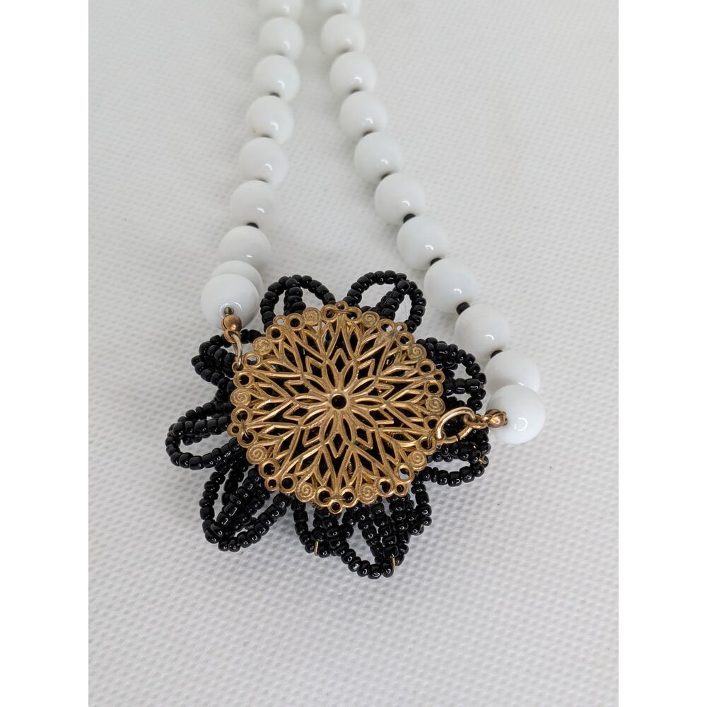 Miriam Haskell White & Black Bead Large Statement Acrylic Flower Necklace 17" - Picture 5 of 6